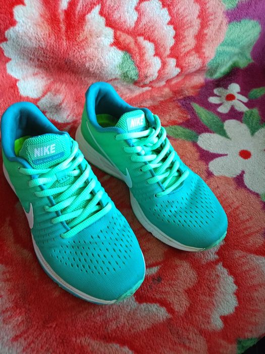Продам кросівки Nike