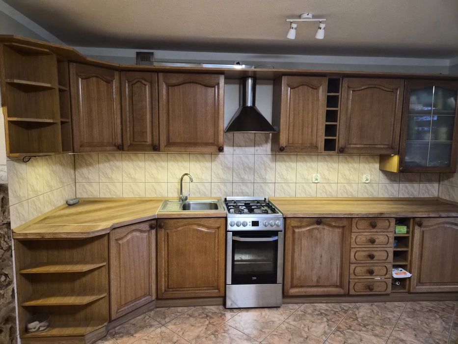 Kuchnia z dębowymi frontami