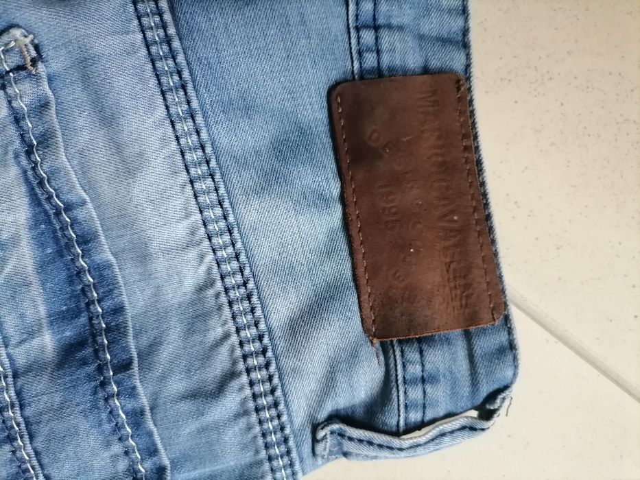 Chłopięca spodenki jeansowe