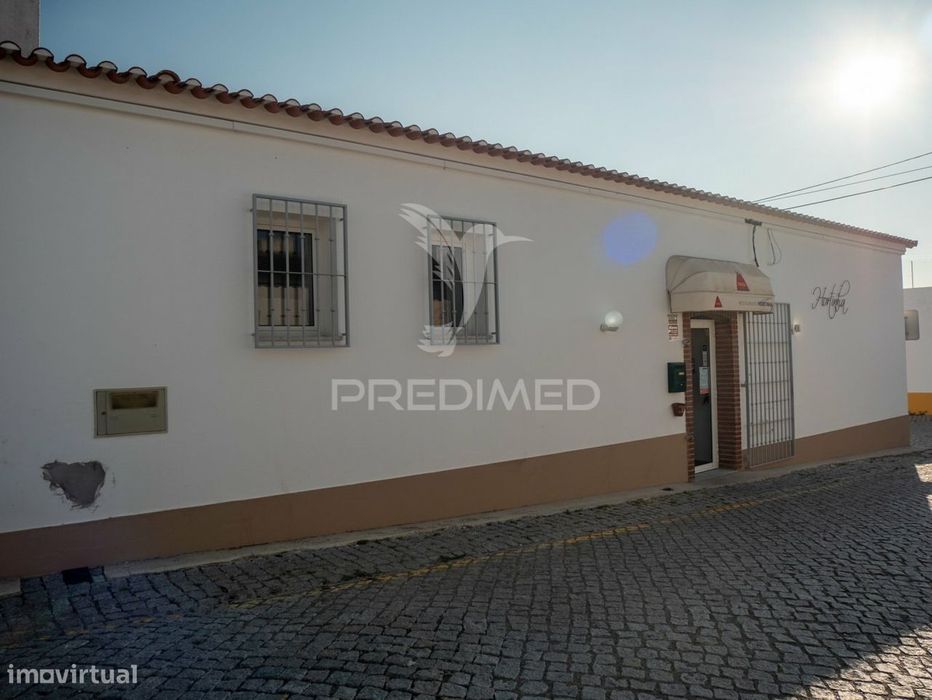 Restaurante com projeto para transformar em moradia T3 - Beringel