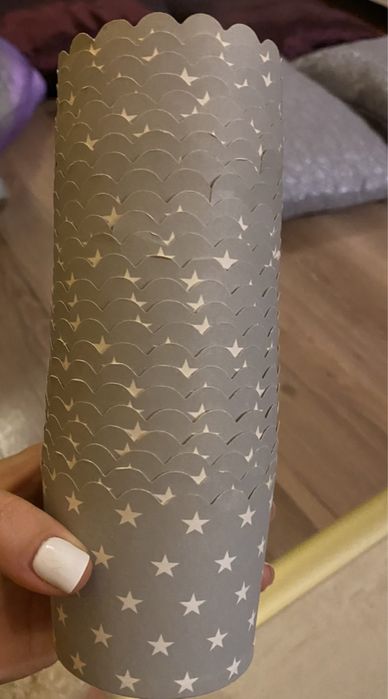 Foremki papierowe na babeczki szare w gwiazdki
