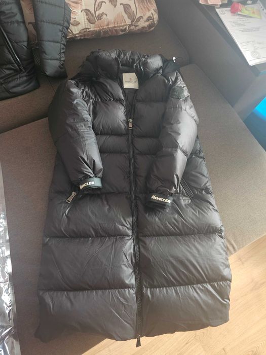 Зимовий пуховик Moncler