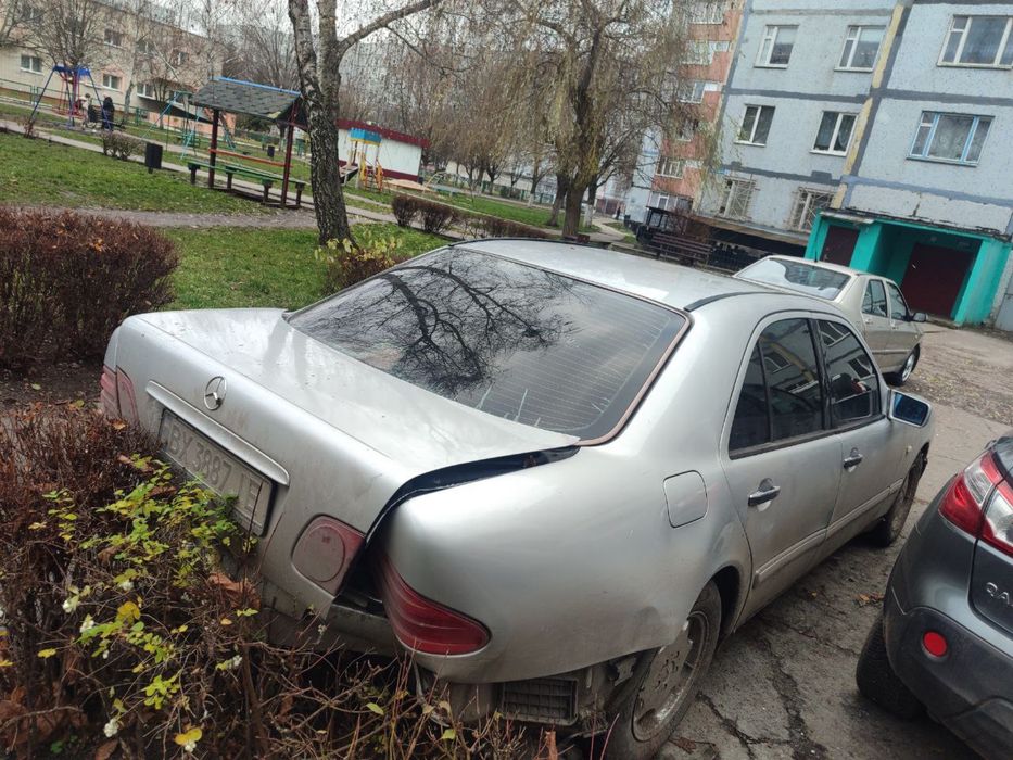 Продам ,або омнія мерседес E240