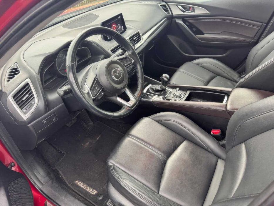 Mazda 3 Premium      2018