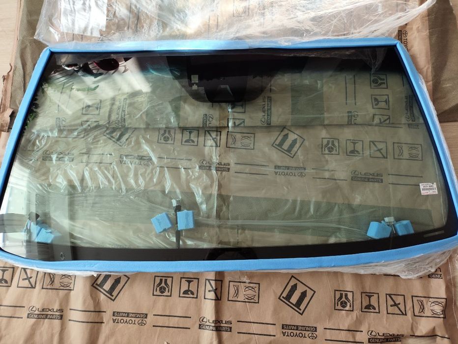 Скло лобове (вітрове) Toyota Land Cruiser 200