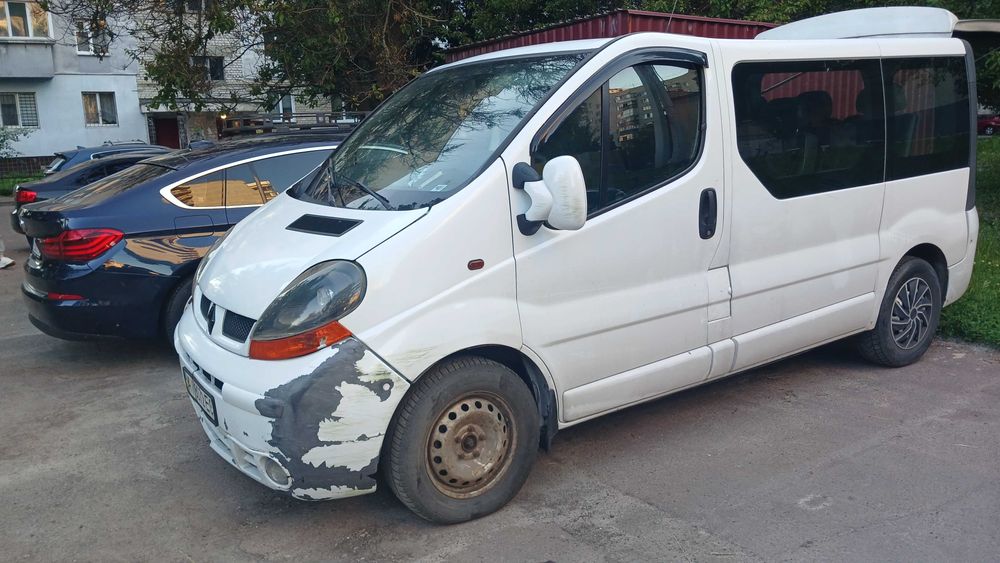 Автомобіль Рено Трафік