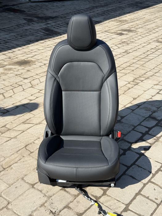 Tesla Model Y Juniper • салон