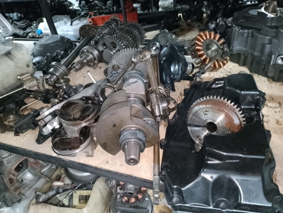 TRIUMPH SPRINT ST 1050 SILNIK wał skrzynia stator rozrusznik tłok tryb