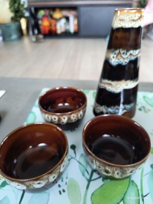 Zestaw naczyń brazowych