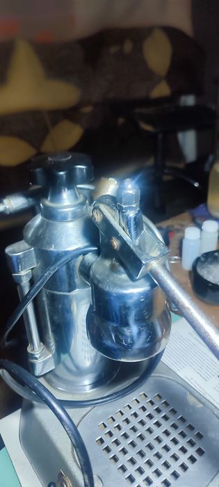 Máquina de café Pavoni + de 50 anos mas a funcionar.. Para colec