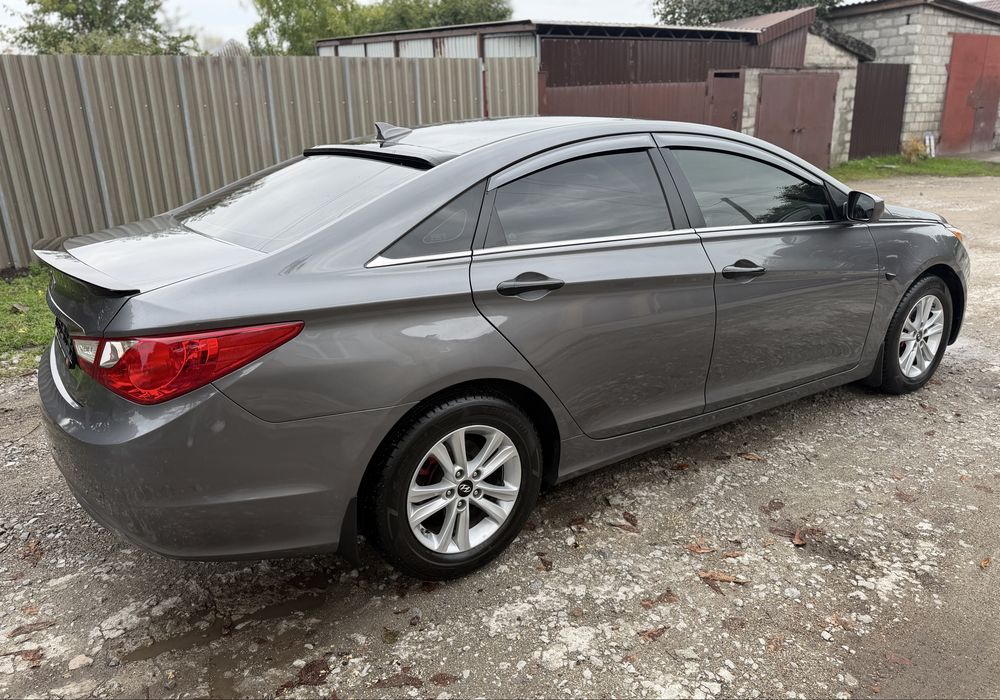 Hyundai sonata 2011