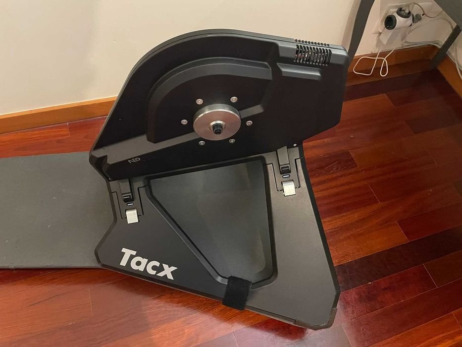 Rolo de treino Indoor "Tacx Neo"