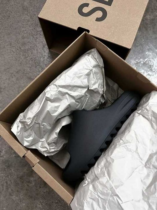 Yeezy_Slide_onyx_Czarny 38
