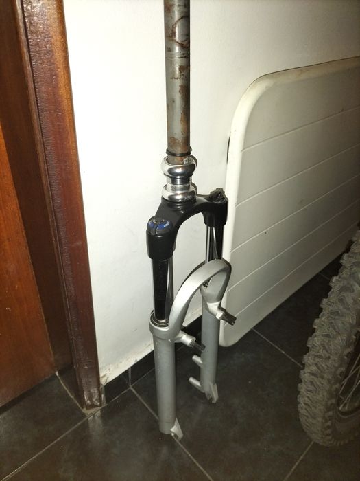 Suspensão RockShox 100mm roda 26