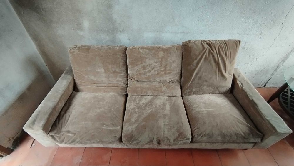 Conjunto Sofá [3 lugares] + 2 Poltronas + Repousa-pés