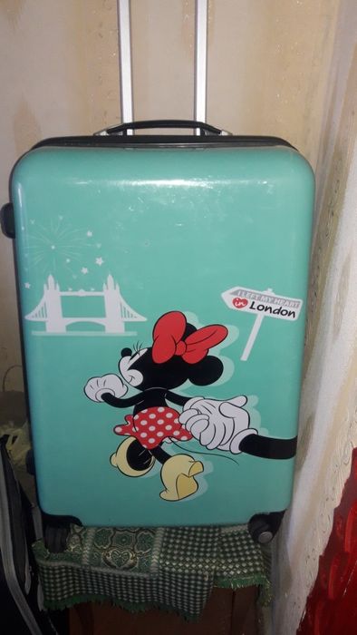 Чемодан туристичний