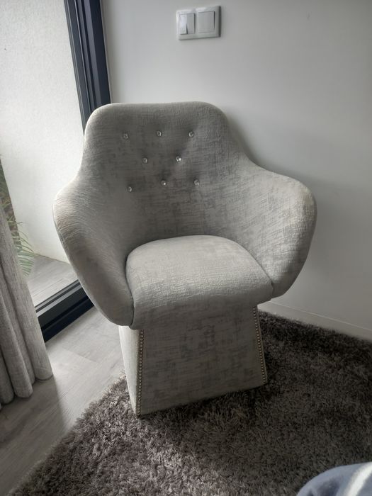 Cadeirão cinza como novo