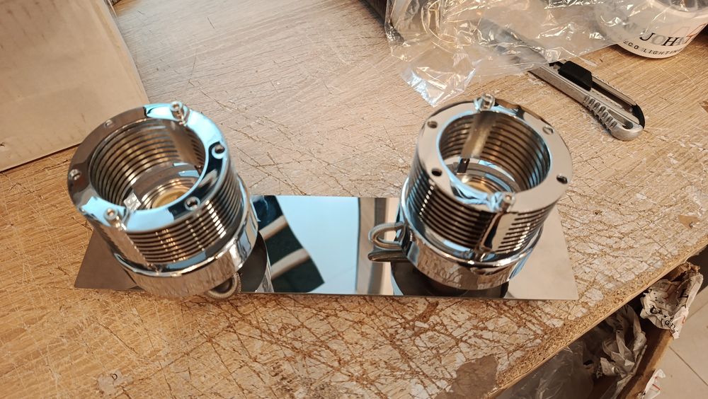 Absolutny unikat - Genialna chromowana lampa punktowa, w kształcie ożebrowania cylindrów silnikowych - produkt polski Argon Braga.