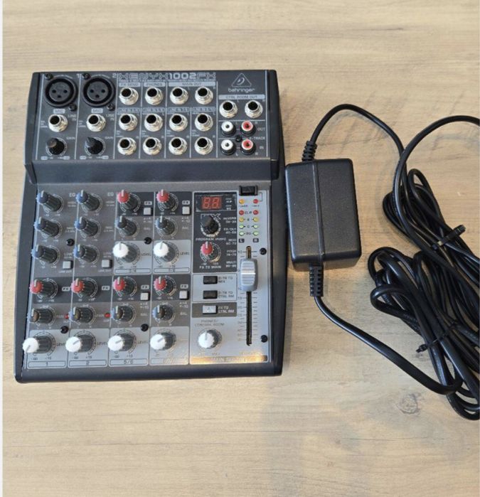 Mesa de som Behringer xenyx 1002FX