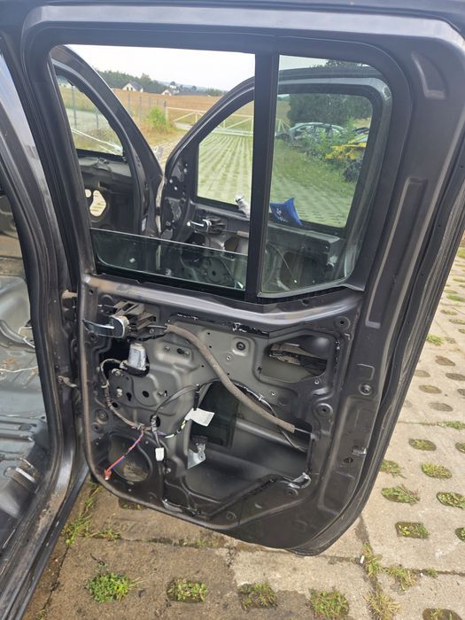 Drzwi przód tył prawe lewe nissan navara D40 KAP K669