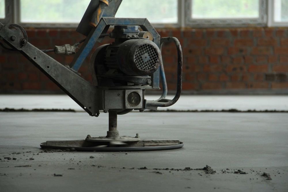 Стяжка пола полусухим методом, выравнивание пола, ровный пол