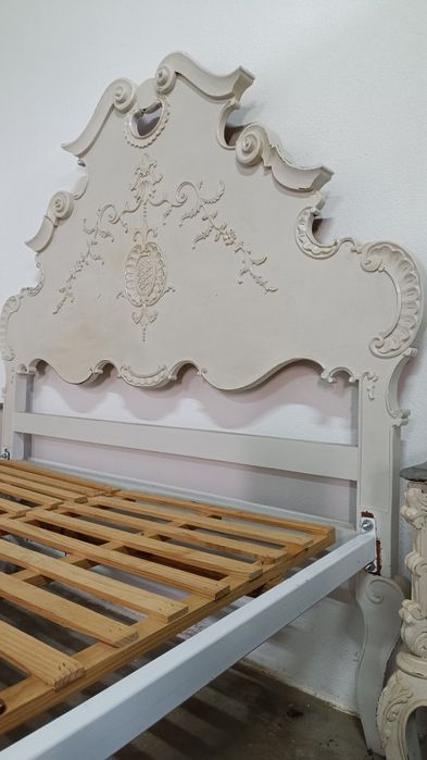 Quarto antigo a precisar de nova pintura