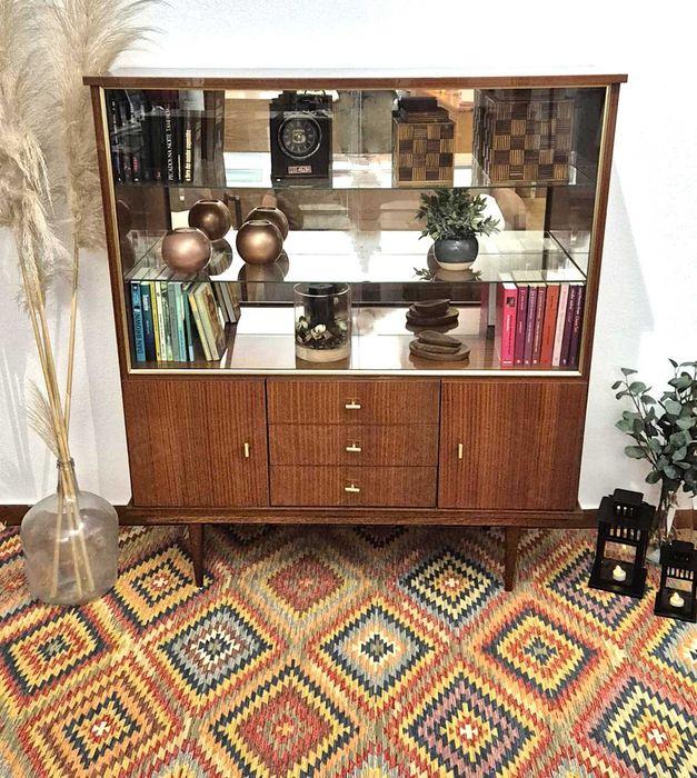 Vitrine / Aparador / Movel / Olaio / Vintage / Mesa