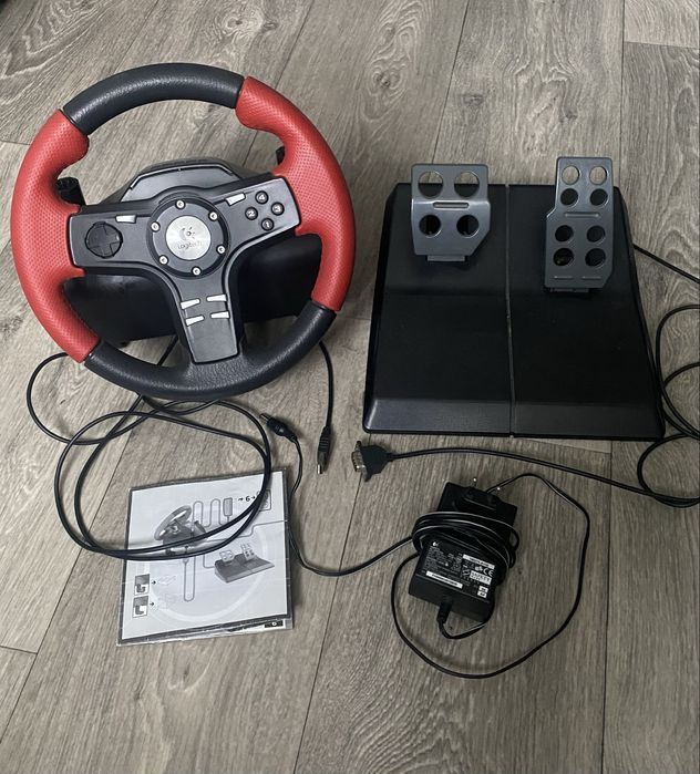 Игровой руль Logitech