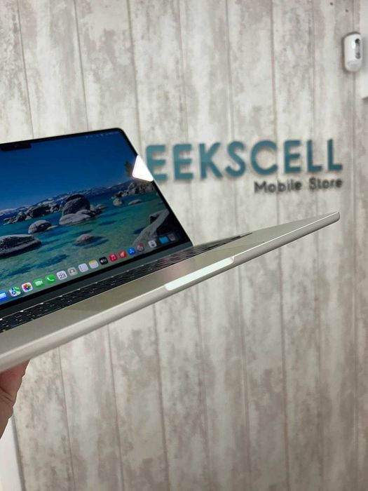 Macbook Air M4 - 13P - 16/256GB - LUZ DAS ESTRELAS - 24 MESES DE GARANTIA