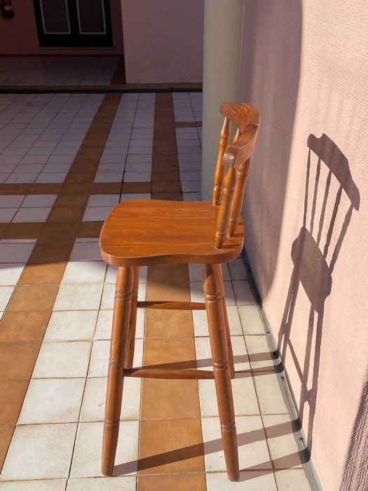Cadeira alta de madeira