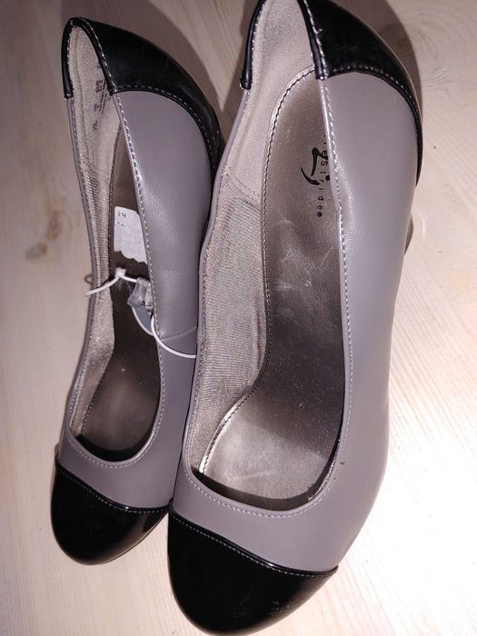 Buty 37 Life Stride na obcasie lakierki