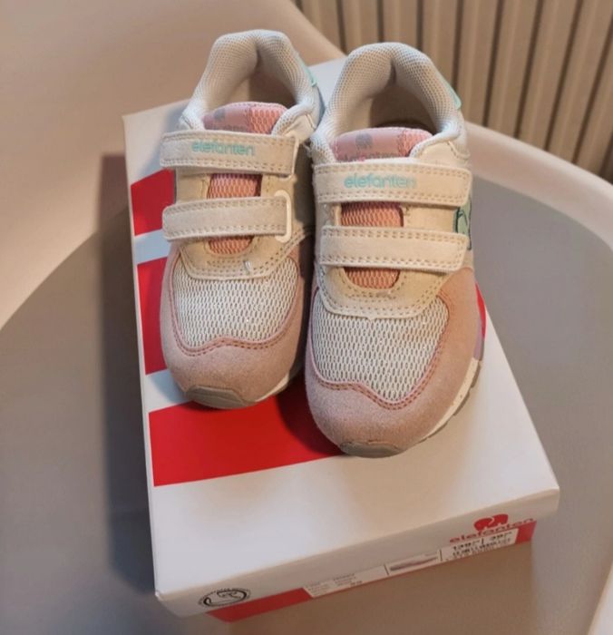 Adidasy dla dziewczynki 25