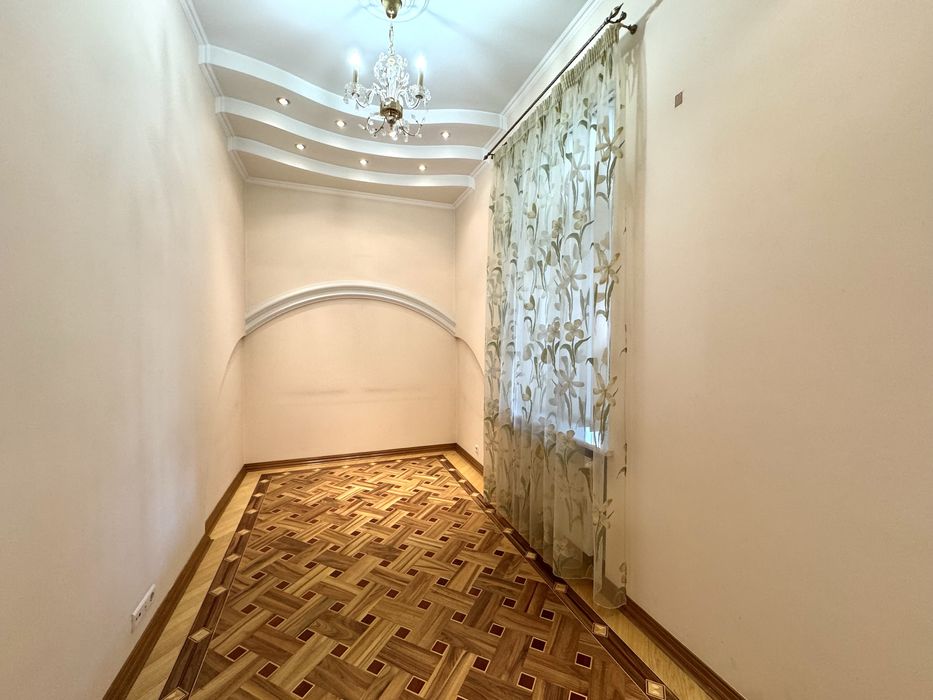 Продажа части дома в центре со своим фасадным входом