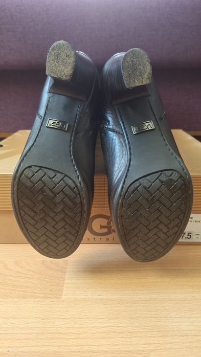 Зимові шкіряні на овчінці високі черевики UGG Savoie р.37,5-38