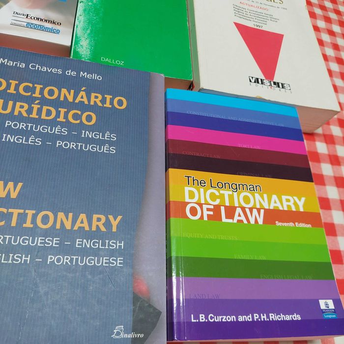 Dicionários jurídicos e outros livros Direito 35 euros o conjunto