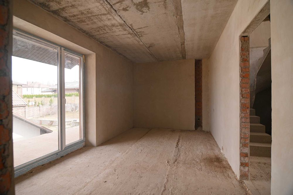 Продаж таунхаусу з ділянкою в 1 соту, 196 кв. м, 3 кімнати, по вул. Бузкова