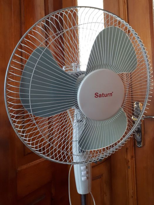 Продам Вентилятор Підлоговий Saturń.