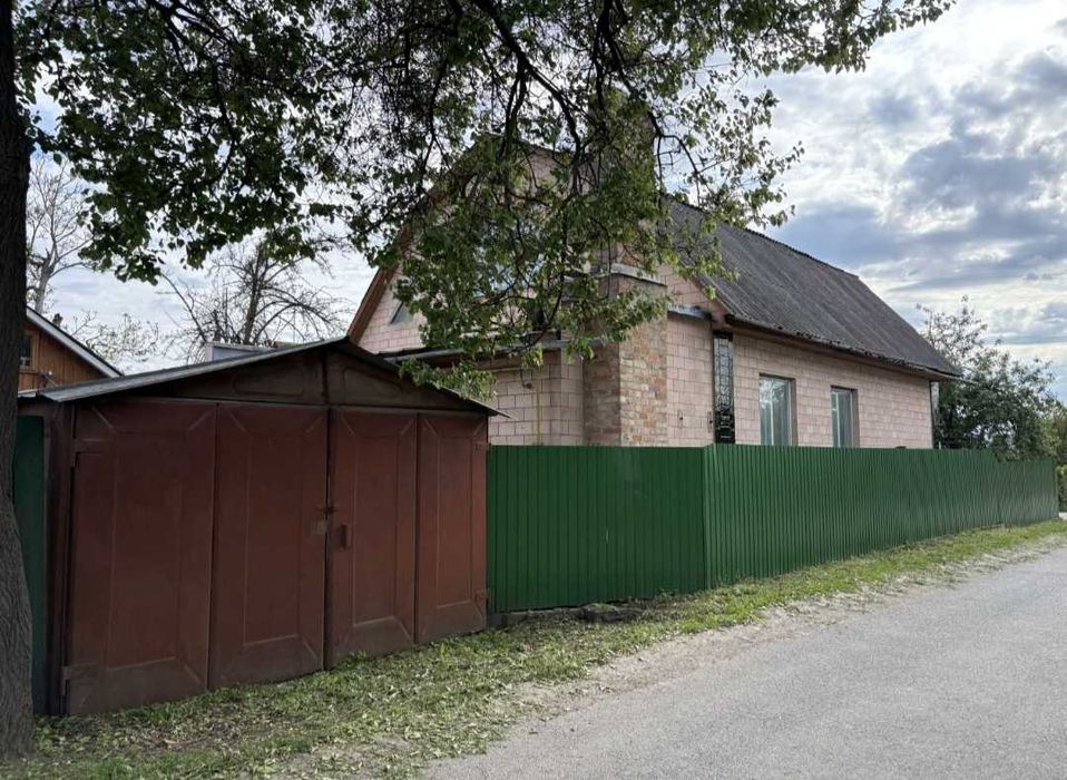 .Продаж будинку у с. Білозір'я.