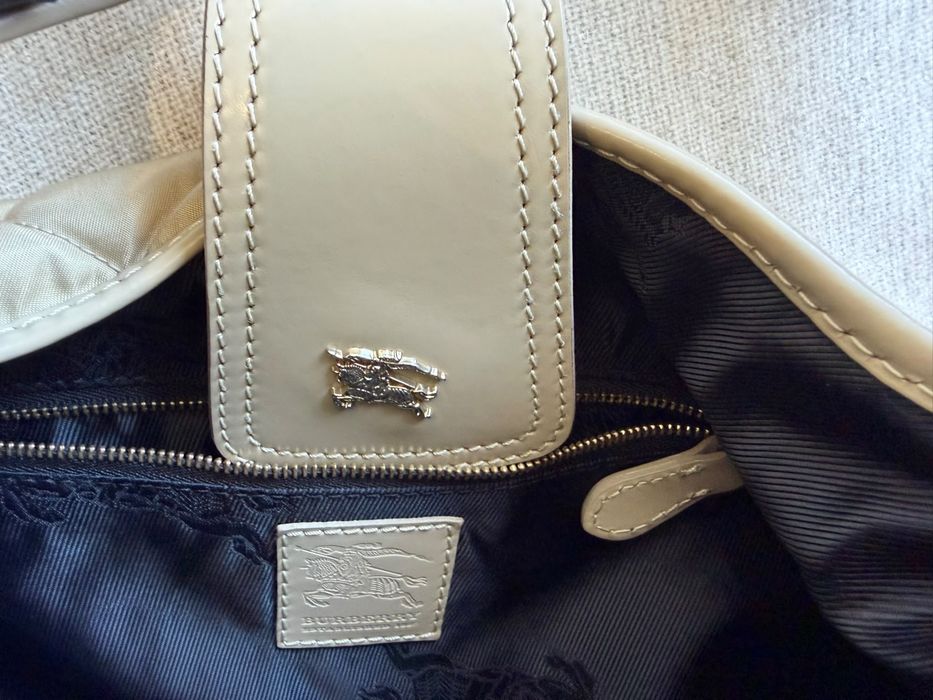 Mala de ombro Burberry em pele acolchoada