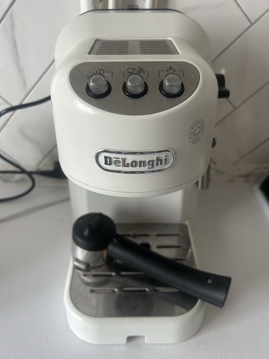 Рожкова кавоварка еспресо DeLonghi EC 251 W