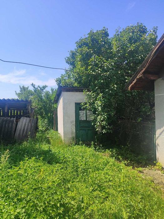 Продаж буднку  в с. Олешів +40 сот. землі біля нього! 22 км до міста!