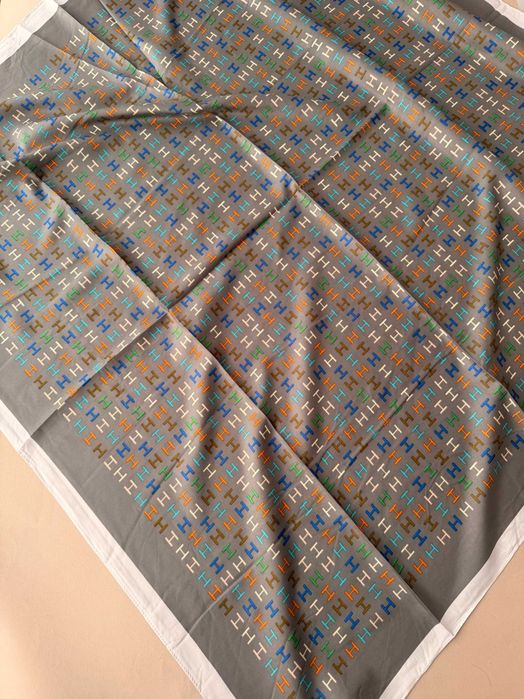 Елегантна хустка в стилі Hermès 90x90 см