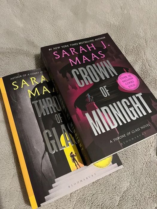 Crown of midnight by Sara Maas