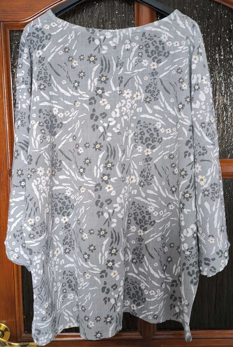 Piękna bluzka plus size w kwiaty
