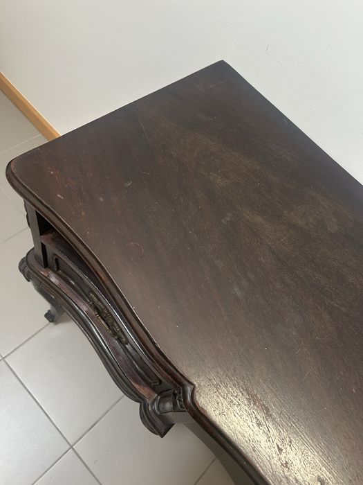 Cómoda antiga em madeira