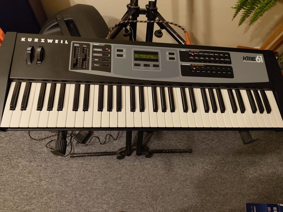 Kuzweil KME61 Syntezator