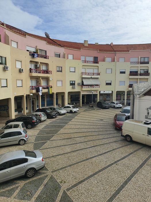 Apartamento t3 com pequeno terraço