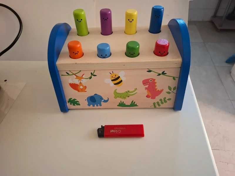 Brinquedo madeira – Banco de pinos bater pinos educativo (sem martelo)