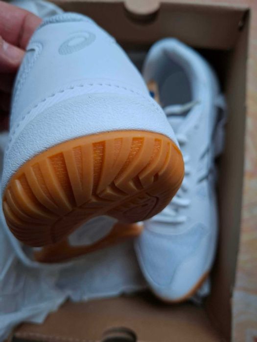 ASICS Upcourt 6 White/Pure Silver_ halowe, siatkówka, squash UNISEX