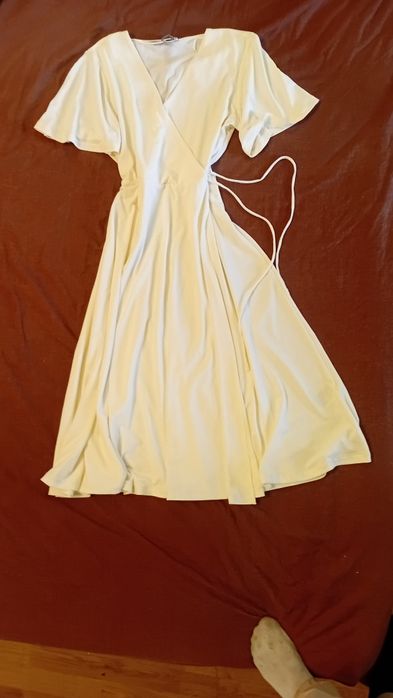 Молочна сукня міді